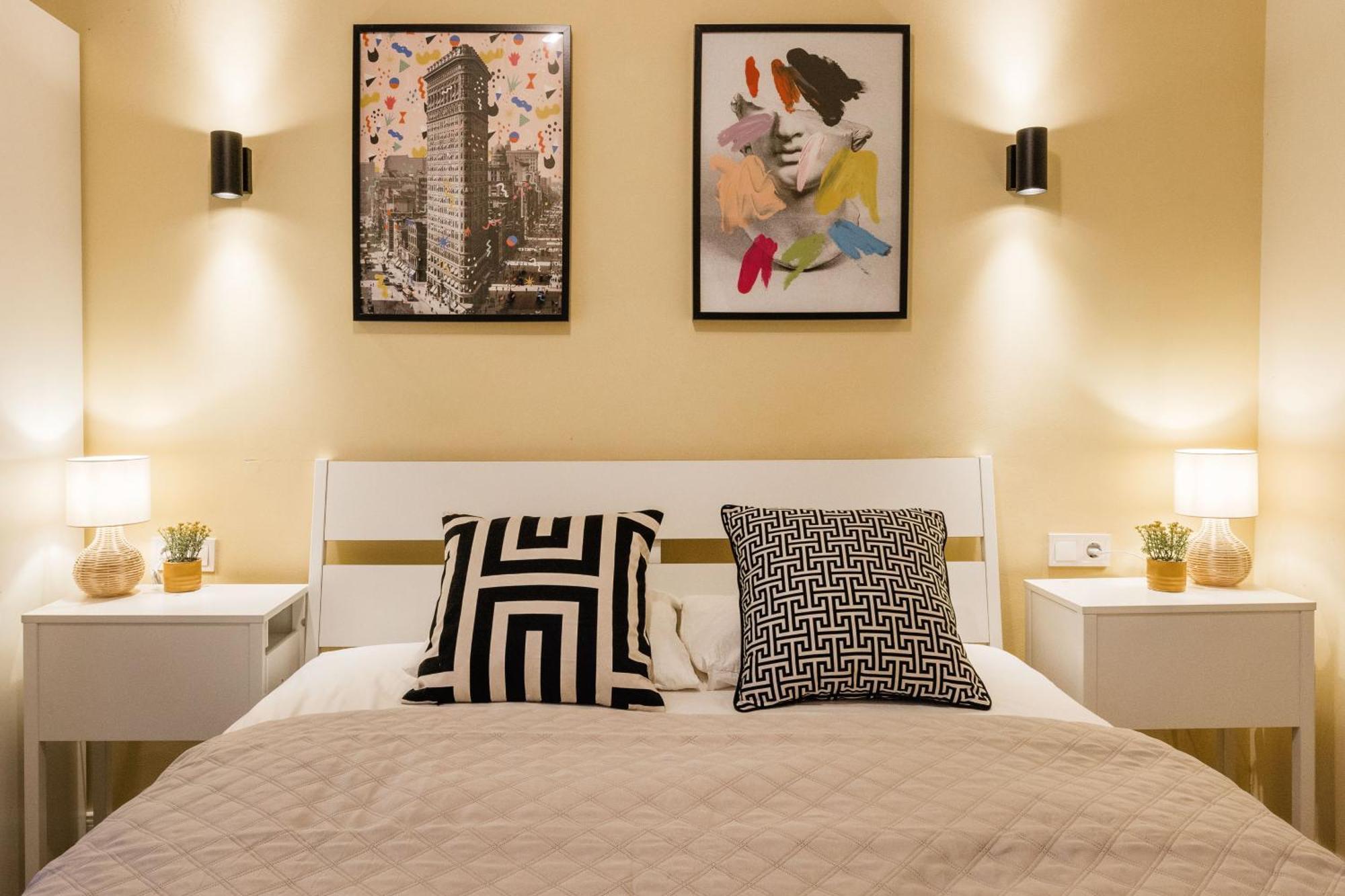 Experience City Nightlife From A Sleek Lavish Pad Apartment Budapest Exterior photo
